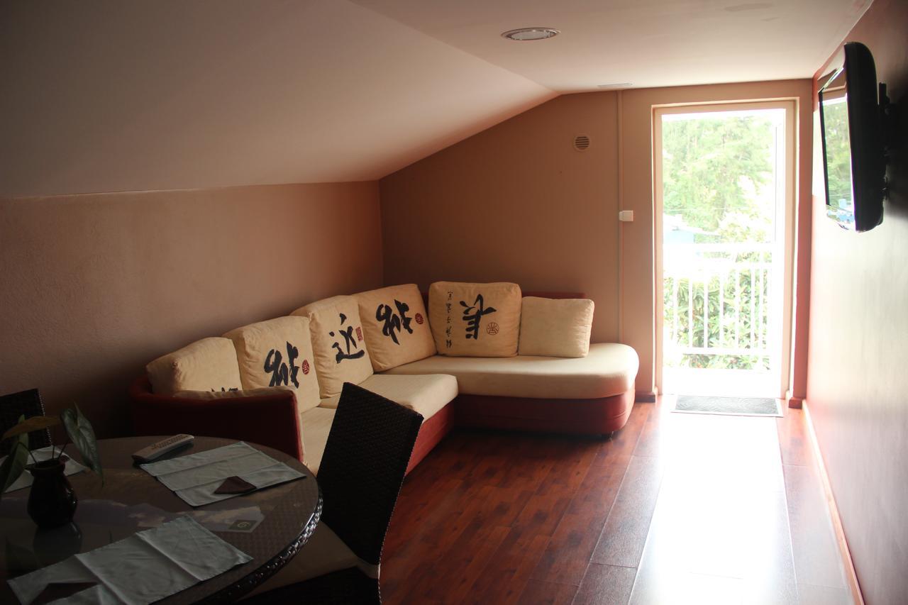 Le Colibri Bed & Breakfast Le Dix-Septieme Exterior photo